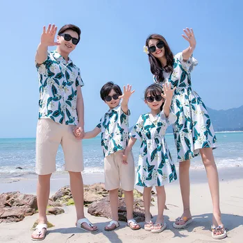 המשפחה תלבושות תואמות אבא אמא הבת והבן קיץ החוף התאמת חולצה מכנסיים קצרים להגדיר עבור אבא ובן שמלה בשביל אמא, בחורה